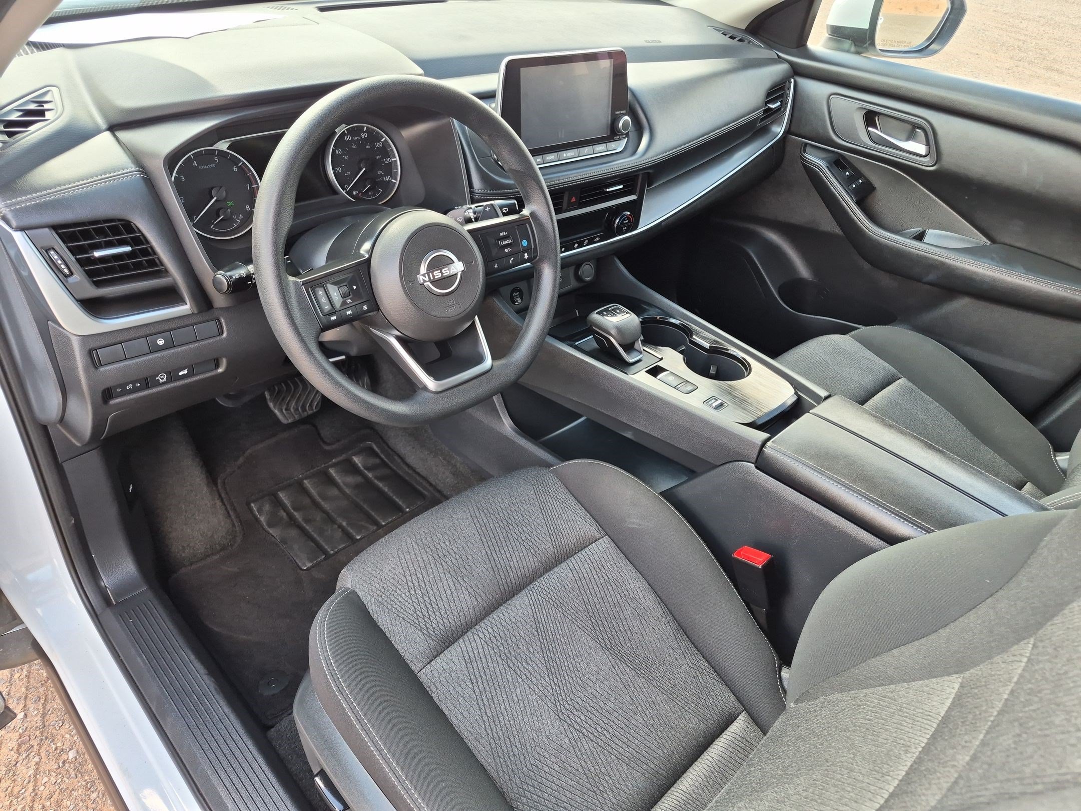Used 2024 Nissan Rogue SV FWD image 26