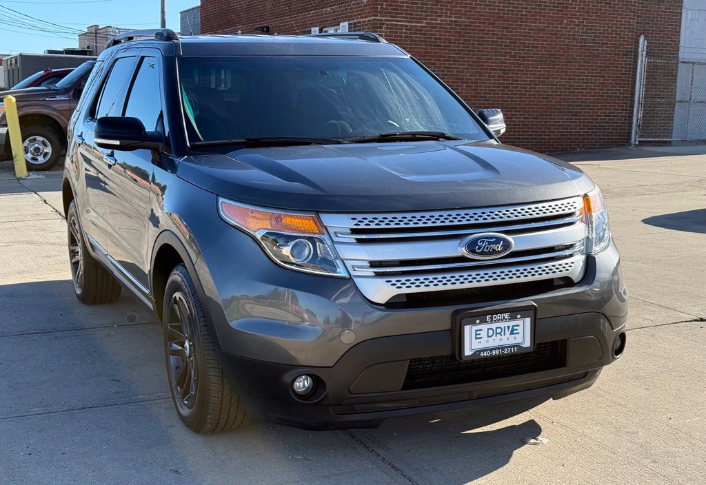 Used 2015 Ford Explorer XLT FWD image 3
