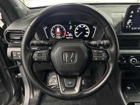 Used 2025 Honda Pilot TrailSport image 14