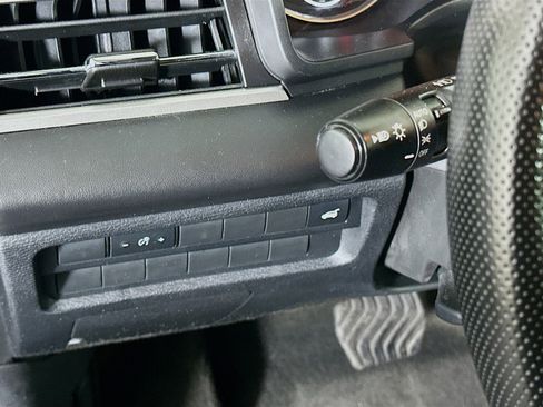 Used 2024 Mitsubishi Outlander SE image 17