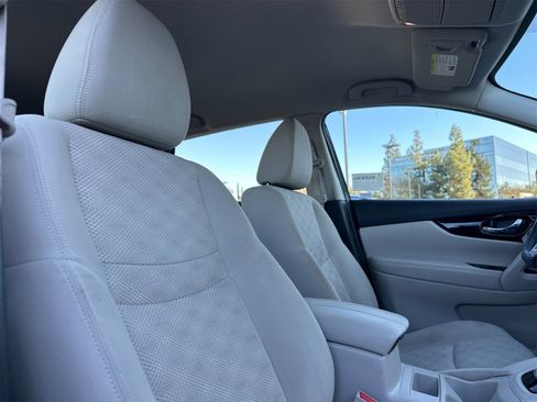 Used 2020 Nissan Rogue Sport SV image 18