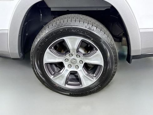 Used 2019 RAM 1500 Laramie AWD/4WD image 33
