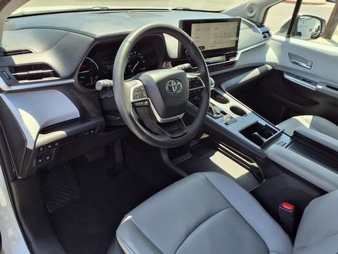 Used 2025 Toyota Sienna XLE w/ XLE Plus Package AWD/4WD image 24