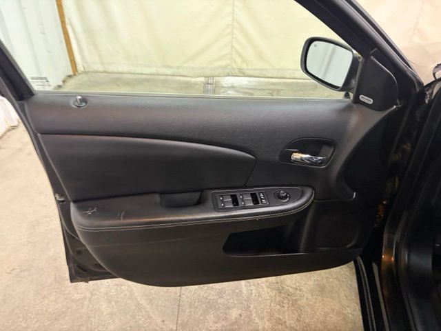 Used 2013 Chrysler 200 Limited FWD image 28