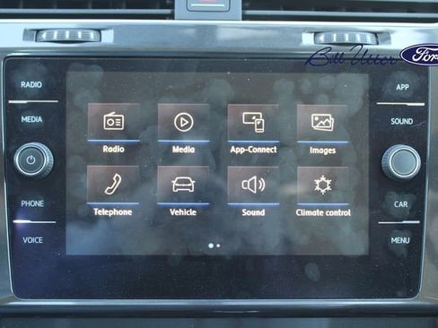 Used 2017 Volkswagen e-Golf SE w/ DC Fast Charging Package image 19