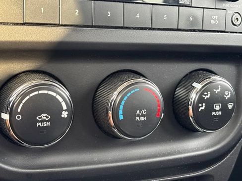 Used 2014 Jeep Patriot Latitude w/ Sun/Sound Group AWD/4WD image 14