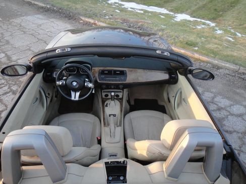 Used 2006 BMW Z4 3.0i image 9