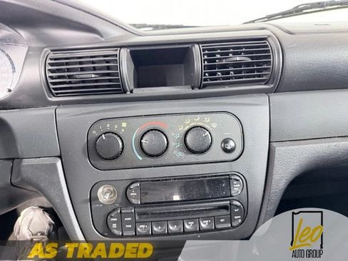 Used 2005 Chrysler Sebring Sedan FWD image 12