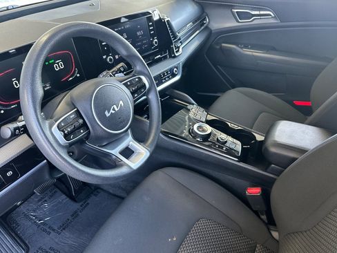 Used 2023 Kia Sportage LX image 9