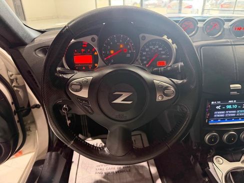 Used 2017 Nissan 370Z Coupe RWD image 18