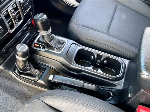Used 2020 Jeep Gladiator Overland AWD/4WD image 16