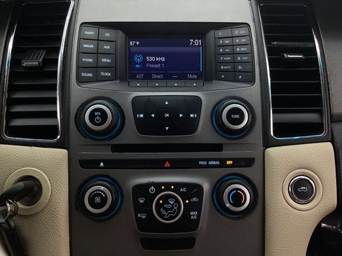 Used 2017 Ford Taurus SE image 34