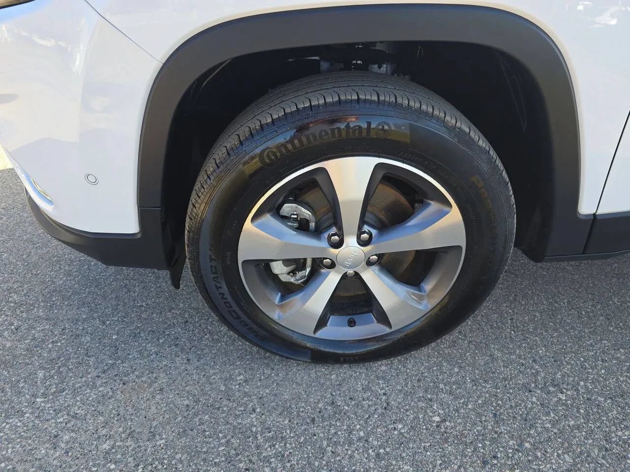 Used 2022 Jeep Cherokee Limited AWD/4WD image 11