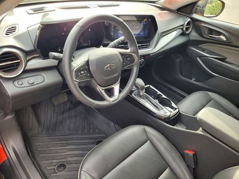 Used 2024 Chevrolet Trax ACTIV w/ Sunroof Package image 7