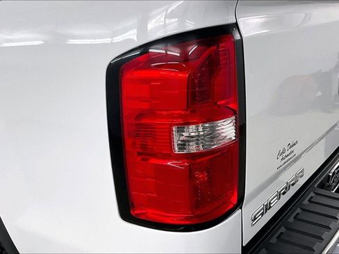 Used 2017 GMC Sierra 1500 REG CAB 2WD 133.0 image 21