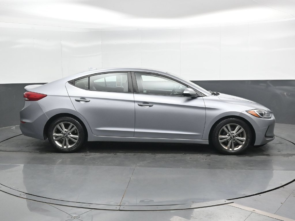 Used 2017 Hyundai Elantra SE FWD image 3