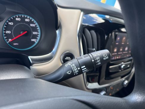 Used 2022 Chevrolet Traverse LS image 36