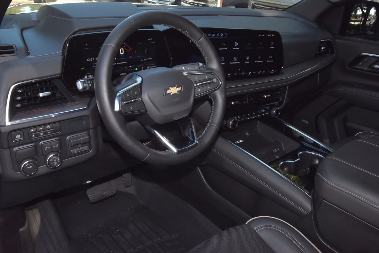 Used 2026 Chevrolet Suburban Premier RWD image 37