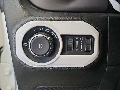 Used 2021 Jeep Wrangler Unlimited Sport image 23