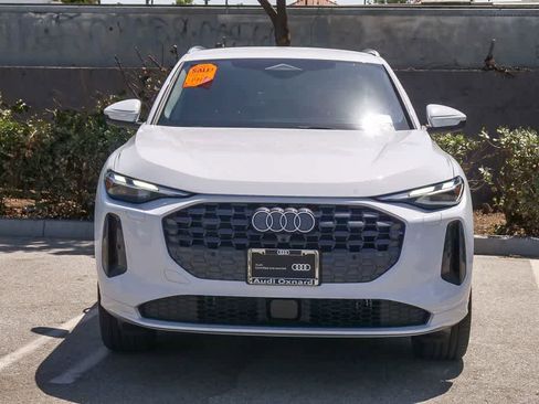 Certified 2025 Audi Q5 Premium w/ Convenience Package AWD/4WD image 2