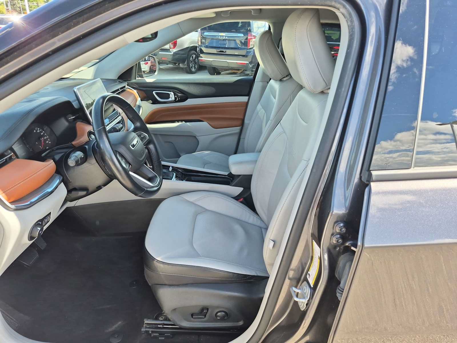 Used 2022 Jeep Compass Limited w/ Sun and Sound Group AWD/4WD image 16