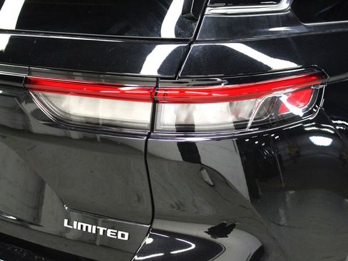 New 2025 Jeep Grand Cherokee Limited w/ Luxury Tech Group II image 39