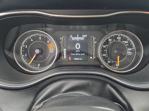 Used 2019 Jeep Cherokee Latitude Plus w/ Cold Weather Group AWD/4WD image 4