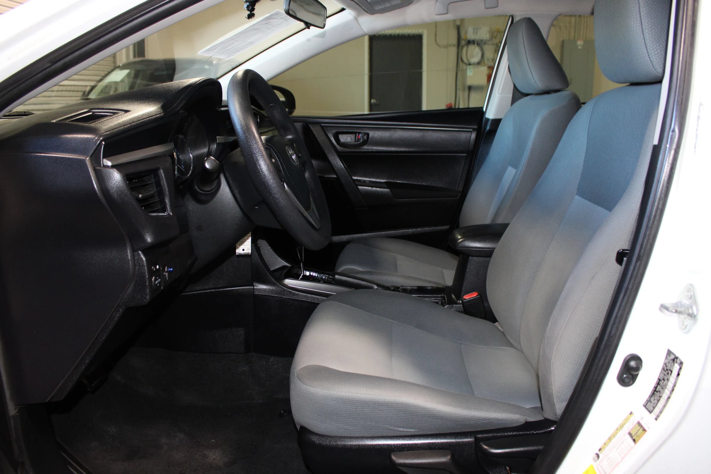 Used 2014 Toyota Corolla L FWD image 8