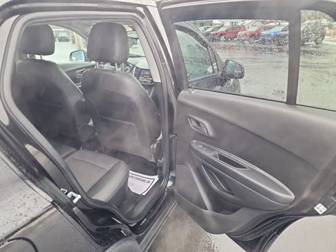 Certified 2022 Chevrolet Trax LT w/ LT Convenience Package image 28