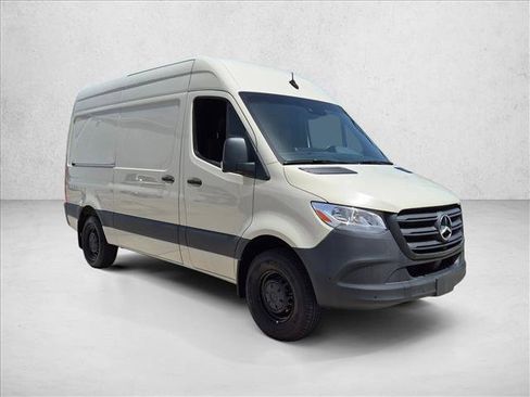 Used 2024 Mercedes-Benz Sprinter 2500 image 3