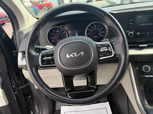 Used 2024 Kia Carnival LX FWD image 14