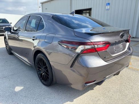 Used 2022 Toyota Camry SE image 3