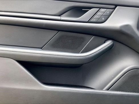 Used 2022 Porsche Taycan image 15