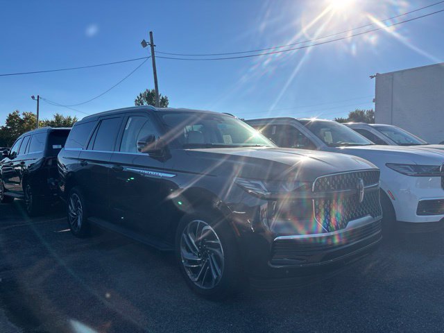 New 2027 Lincoln Navigator Premiere AWD/4WD image 2