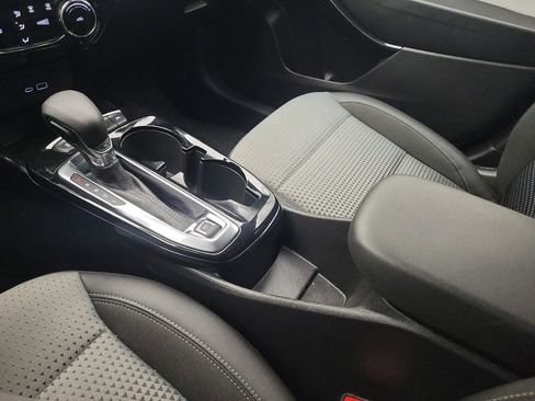Used 2025 Chevrolet Trax LT FWD image 26