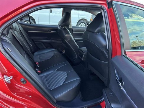 Used 2024 Toyota Camry SE image 14