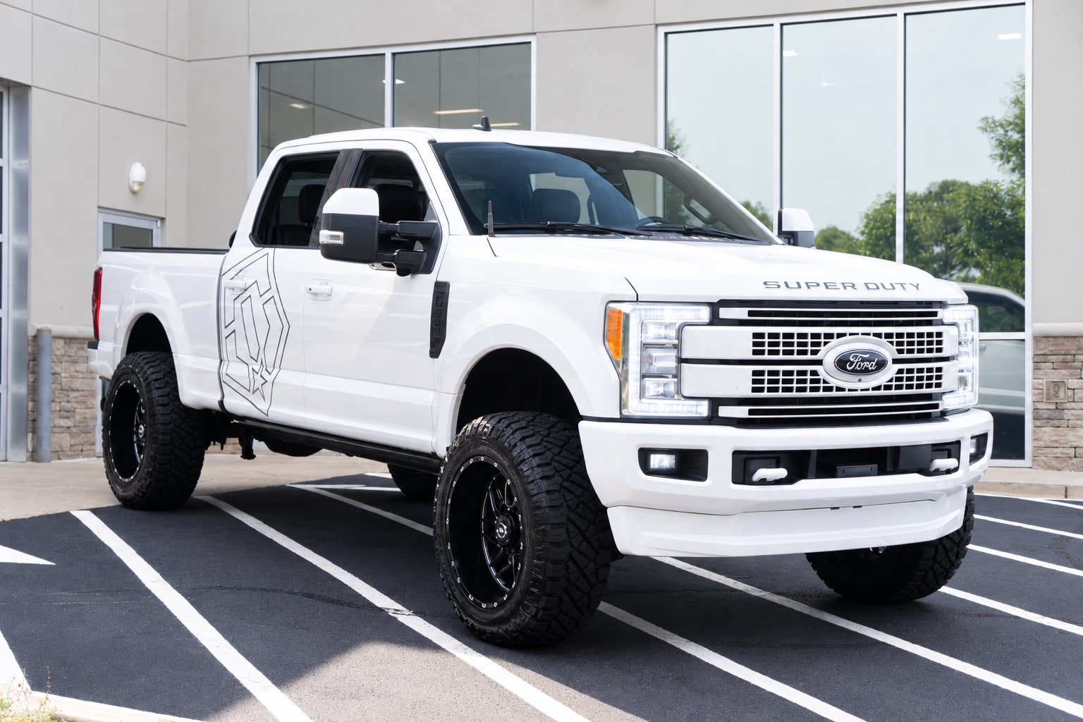 Used 2019 Ford F250 Platinum w/ Platinum Ultimate Package AWD/4WD image 4