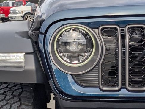 Used 2025 Jeep Gladiator Mojave w/ Safety Group image 9