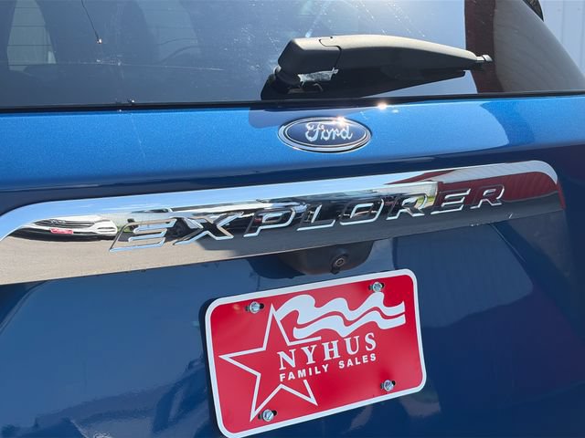 Used 2022 Ford Explorer XLT w/ Equipment Group 202A AWD/4WD image 22
