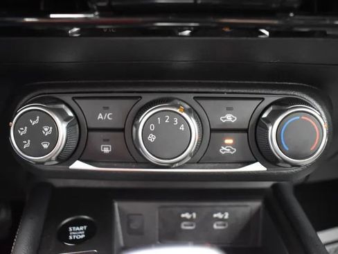 Used 2025 Nissan Kicks SV image 31