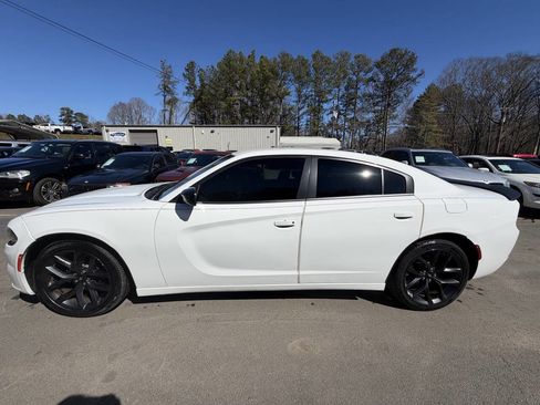 Used 2019 Dodge Charger SXT w/ Blacktop Package image 8