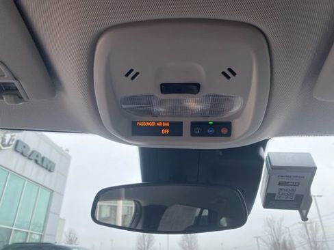 Used 2025 Chevrolet Trax LT image 15