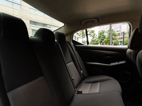 Used 2025 Nissan Sentra SV FWD image 14