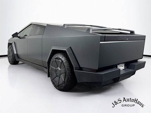 Used 2024 Tesla Cybertruck AWD Crew Cab image 5