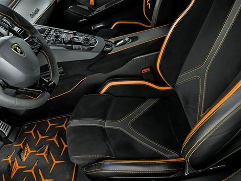 Used 2019 Lamborghini Aventador SVJ AWD/4WD image 22