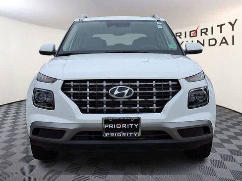 Certified 2025 Hyundai Venue SEL FWD image 2