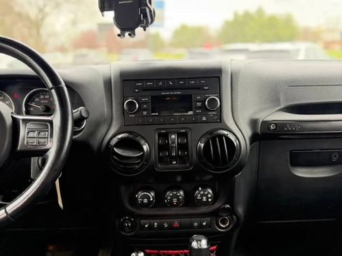 Used 2018 Jeep Wrangler Unlimited Rubicon AWD/4WD image 11