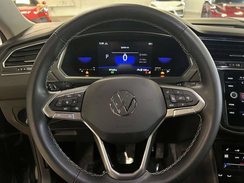 Used 2022 Volkswagen Tiguan SE AWD/4WD image 16