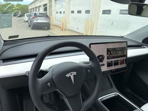 Used 2023 Tesla Model Y Long Range image 7