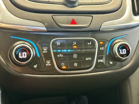 Used 2019 Chevrolet Equinox LT image 10